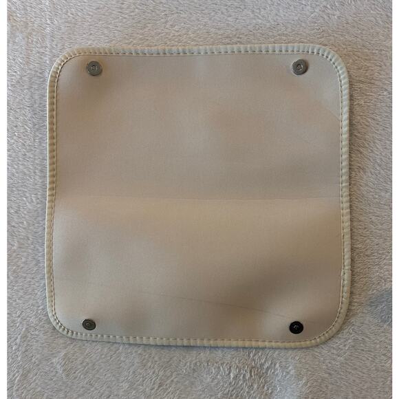 Mokura Heat Resistant Flat Iron Travel Case w/ Detachable Mat Beige - Picture 8 of 9